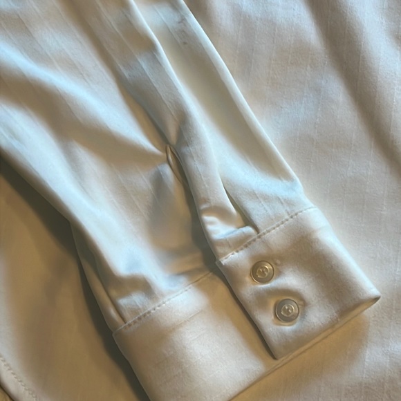 Kensie off the shoulder button front shirt -NWOT - Picture 3 of 7